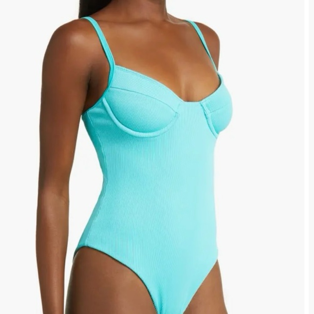 Kulani Kinis Ribbed Underwire One Piece Swimsuit Size: Medium